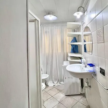 Maison Keti Di Via Carloni, Como